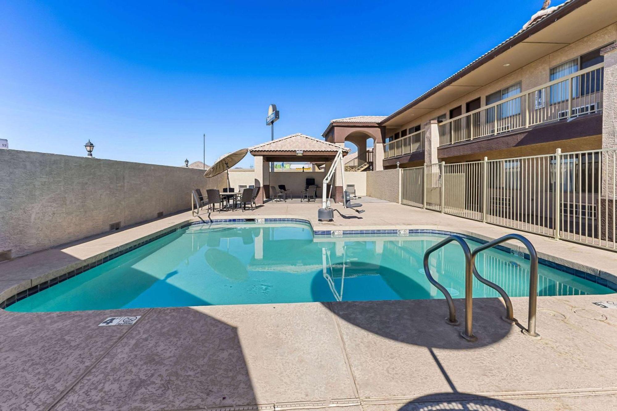 Days Inn By Wyndham Buckeye Exterior photo